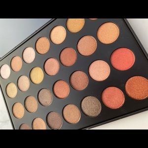Very nice eyeshadow pallet